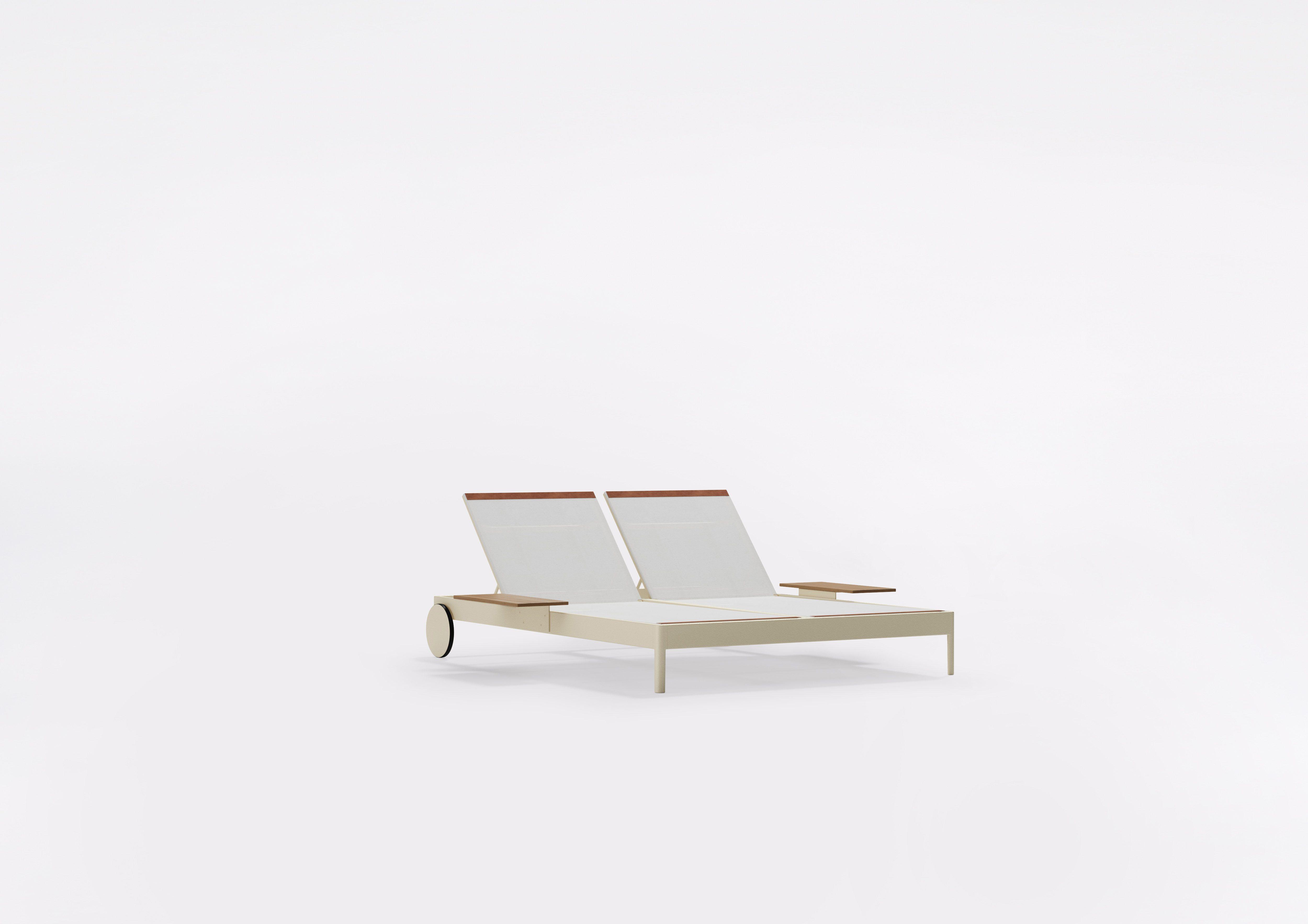 Solaris Evo | Double sunlounger with castors and small table on the right and on the left Solaris Evo | Double sunlounger with castors and small table on the right and on the left